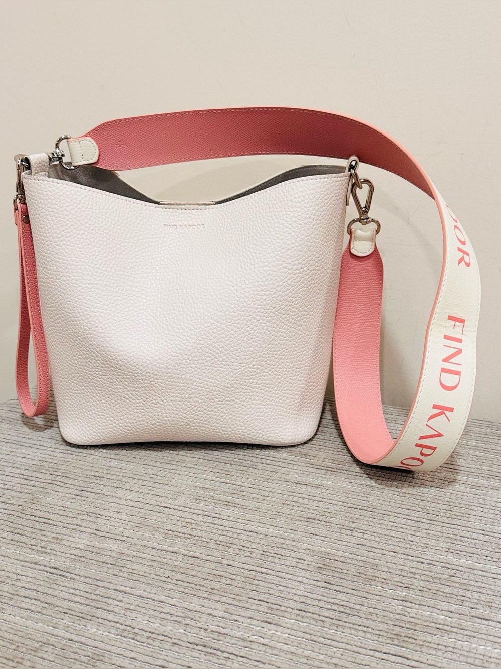 Find Kapoor Pingo Bag 20 Basic Lettering White Pink Shoulder Bucket‎ Bag
